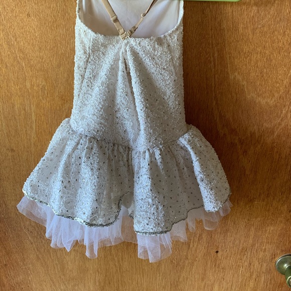 Lace costume - Picture 3 of 6